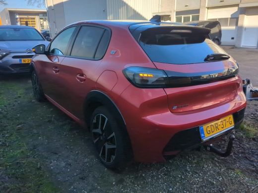 Peugeot e-208 EV GT 51 kWh | Afn. Trekhaak | Massage | Alcantara | Elektr. Stoelen | Warmtepomp | Stoelverwarmi... ActivLease financial lease
