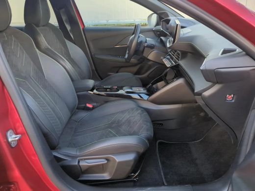 Peugeot e-208 EV GT 51 kWh | Afn. Trekhaak | Massage | Alcantara | Elektr. Stoelen | Warmtepomp | Stoelverwarmi... ActivLease financial lease