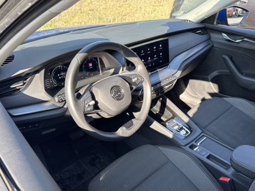 Skoda Octavia Combi TSI iV 204PK PHEV BUSINESS EDITION VIRTUAL/CRUISE/CARPLAY ActivLease financial lease