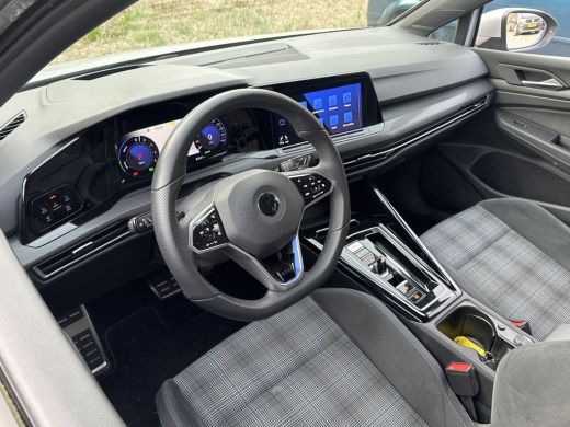 Volkswagen Golf GTE 245PK DSG HYBRID SPORT CAMERA/NAVI/IQ-LIGHT/HEAD-UP/SFEERVERL. ActivLease financial lease