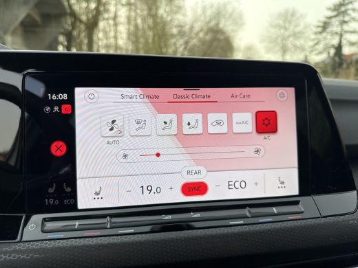 Volkswagen Golf GTE 245PK DSG HYBRID SPORT CAMERA/NAVI/IQ-LIGHT/HEAD-UP/SFEERVERL. ActivLease financial lease