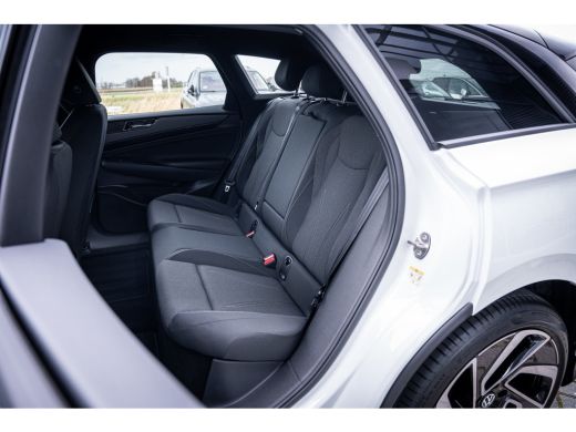 Volkswagen ID.7 Limited Edition | Achterbank in ongelijke delen neerklapbaar incl. middenarmsteun en doorlaadmoge... ActivLease financial lease