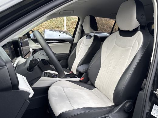 Volkswagen Tiguan 1.5 eHybrid 272PK PHEV ELEGANCE ALCANTARA/NAVI/360&deg;CAMERA/TREKHAAK ActivLease financial lease