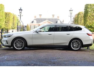 BMW i5 eDrive40 84kWh | ORIGINEEL NL! | B&W AUDIO | CAMERA | LUXE LEDER | STOELVERWARMING | DEALER OH!