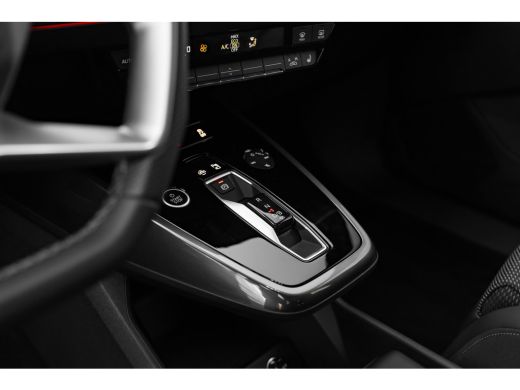 Audi Q4 e-tron S edition | Achterklep, automatisch bedienbaar | Achteruitrijcamera | Adaptive cruise control ActivLease financial lease