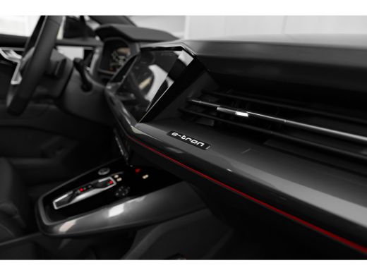 Audi Q4 e-tron S edition | Achterklep, automatisch bedienbaar | Achteruitrijcamera | Adaptive cruise control ActivLease financial lease