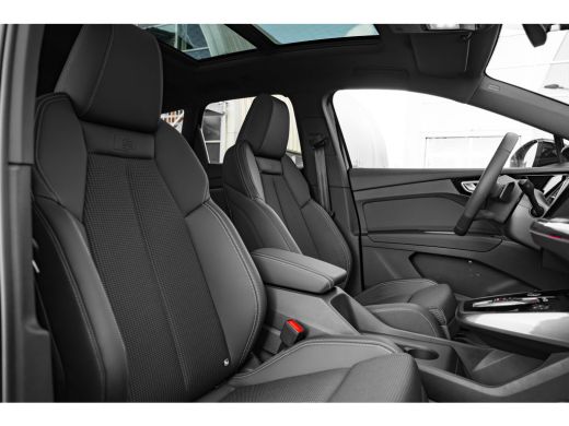 Audi Q4 e-tron S edition | Achterklep, automatisch bedienbaar | Achteruitrijcamera | Adaptive cruise control ActivLease financial lease