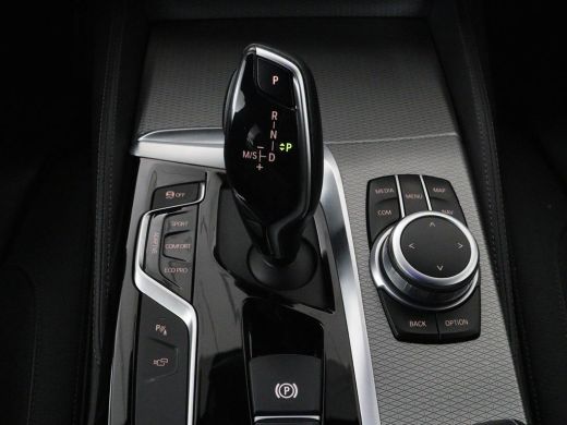 BMW 5 Serie 520i M Sport | Panoramadak | Stoelventilatie | Head-Up | 360 Camera | Leder | Adaptief LED | Memo... ActivLease financial lease