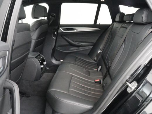 BMW 5 Serie 520i M Sport | Panoramadak | Stoelventilatie | Head-Up | 360 Camera | Leder | Adaptief LED | Memo... ActivLease financial lease
