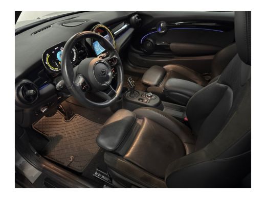 Mini Electric Camden Plus Edition 33 kWh | Achterbank in delen neerklapbaar | Achteruitrijcamera | Airco (autom... ActivLease financial lease