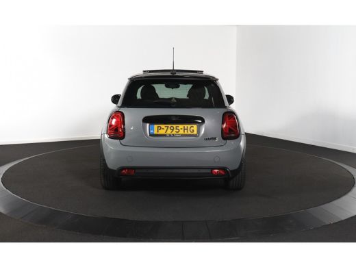 Mini Electric Camden Plus Edition 33 kWh | Achterbank in delen neerklapbaar | Achteruitrijcamera | Airco (autom... ActivLease financial lease