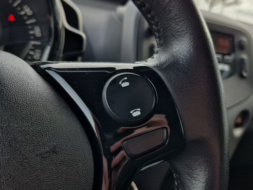 Peugeot 108 1.0 e-VTi Active DAB | Extra getint glas | Airco | Bluetooth | ActivLease financial lease