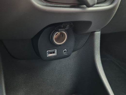 Peugeot 108 1.0 e-VTi Active DAB | Extra getint glas | Airco | Bluetooth | ActivLease financial lease