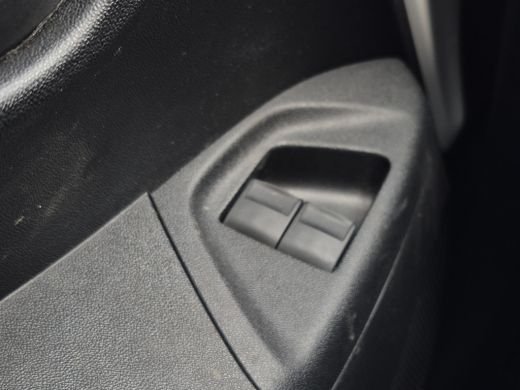 Peugeot 108 1.0 e-VTi Active DAB | Extra getint glas | Airco | Bluetooth | ActivLease financial lease