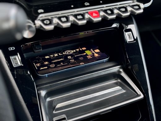 Peugeot e-2008 EV GT 54 kWh SOH 97,44% | WLTP 375 - 415 km | Cruise control adaptief | Navi fullscreen | 54kWh |... ActivLease financial lease