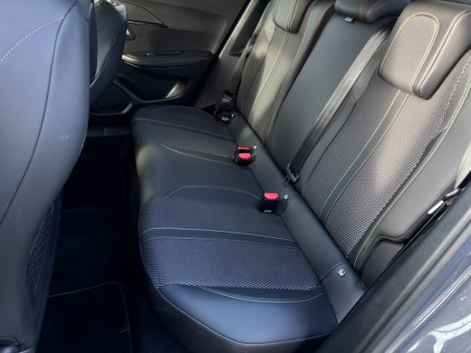 Peugeot e-2008 EV GT 54 kWh SOH 97,44% | WLTP 375 - 415 km | Cruise control adaptief | Navi fullscreen | 54kWh |... ActivLease financial lease