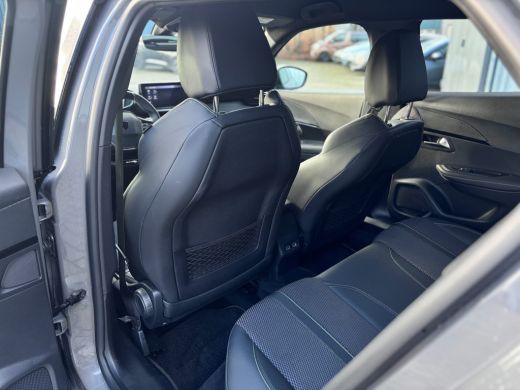 Peugeot e-2008 EV GT 54 kWh SOH 97,44% | WLTP 375 - 415 km | Cruise control adaptief | Navi fullscreen | 54kWh |... ActivLease financial lease