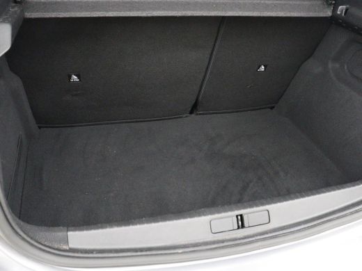 Peugeot e-208 EV GT 350 50 kWh | 27.200km NAP | SOH 93% | Stoelverwarming | Leder/Alcantara | Camera | Adaptive... ActivLease financial lease