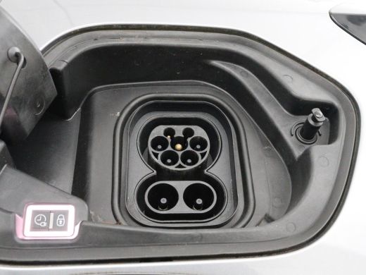 Peugeot e-208 EV GT 350 50 kWh | 27.200km NAP | SOH 93% | Stoelverwarming | Leder/Alcantara | Camera | Adaptive... ActivLease financial lease