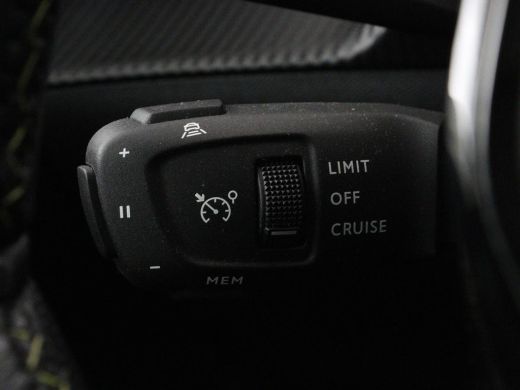 Peugeot e-208 EV GT 350 50 kWh | 27.200km NAP | SOH 93% | Stoelverwarming | Leder/Alcantara | Camera | Adaptive... ActivLease financial lease