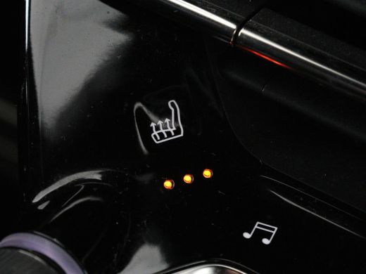 Peugeot e-208 EV GT 350 50 kWh | 27.200km NAP | SOH 93% | Stoelverwarming | Leder/Alcantara | Camera | Adaptive... ActivLease financial lease