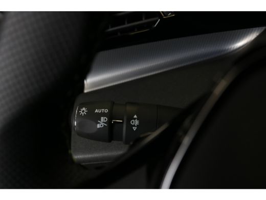 Peugeot e-308 GT 54 kWh | Navi | Camera | Stoel en stuur verw. | Ad. cruise control | Matrix LED lampen | Key-l... ActivLease financial lease