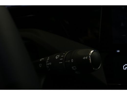 Peugeot e-308 GT 54 kWh | Navi | Camera | Stoel en stuur verw. | Ad. cruise control | Matrix LED lampen | Key-l... ActivLease financial lease