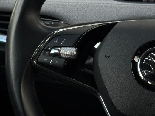 Skoda Enyaq iV iV 60 180 pk | Wegklapbare Trekhaak | Achteruitrijcamera | SoH 89% | ActivLease financial lease