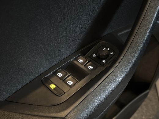 Skoda Karoq TSI 115PK SELECTION CARPLAY/LED/ECC ActivLease financial lease