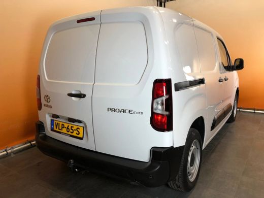 Toyota ProAce 1.5 D-4D Navigator 3 zitter | navigatie | camera | trekhaak ActivLease financial lease