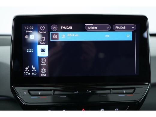 Volkswagen ID.3 First Plus 58 kWh | LED | Cruise Adaptive | Trekhaak | Navi | Stoelverwarming | Clima | Camera | ... ActivLease financial lease