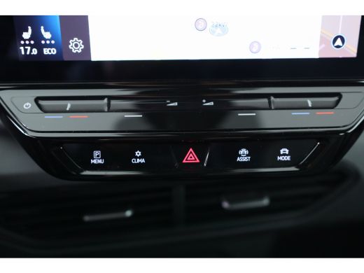 Volkswagen ID.3 First Plus 58 kWh | LED | Cruise Adaptive | Trekhaak | Navi | Stoelverwarming | Clima | Camera | ... ActivLease financial lease