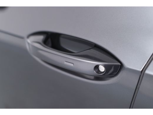 Volkswagen ID.3 First Plus 58 kWh | LED | Cruise Adaptive | Trekhaak | Navi | Stoelverwarming | Clima | Camera | ... ActivLease financial lease