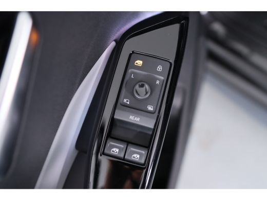 Volkswagen ID.3 First Plus 58 kWh | LED | Cruise Adaptive | Trekhaak | Navi | Stoelverwarming | Clima | Camera | ... ActivLease financial lease