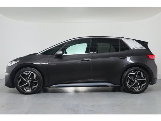 Volkswagen ID.3 First Plus 58 kWh | LED | Cruise Adaptive | Trekhaak | Navi | Stoelverwarming | Clima | Camera | ... ActivLease financial lease