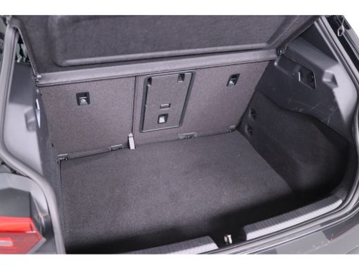 Volkswagen ID.3 First Plus 58 kWh | LED | Cruise Adaptive | Trekhaak | Navi | Stoelverwarming | Clima | Camera | ... ActivLease financial lease