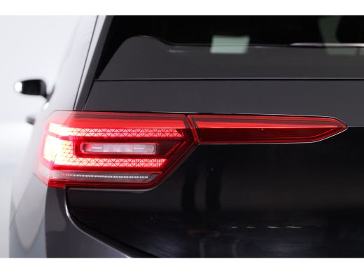 Volkswagen ID.3 First Plus 58 kWh | LED | Cruise Adaptive | Trekhaak | Navi | Stoelverwarming | Clima | Camera | ... ActivLease financial lease
