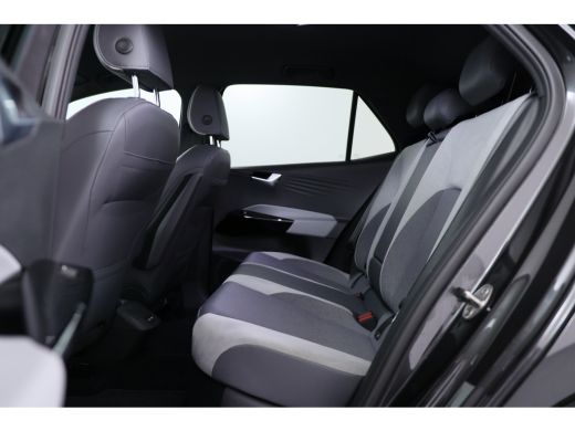 Volkswagen ID.3 First Plus 58 kWh | LED | Cruise Adaptive | Trekhaak | Navi | Stoelverwarming | Clima | Camera | ... ActivLease financial lease