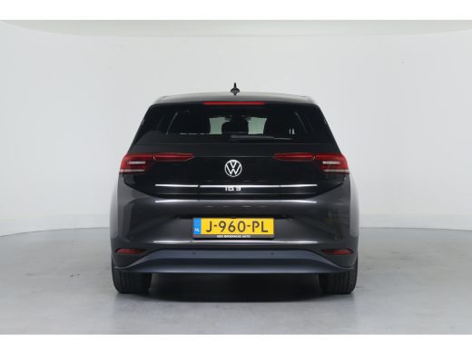 Volkswagen ID.3 First Plus 58 kWh | LED | Cruise Adaptive | Trekhaak | Navi | Stoelverwarming | Clima | Camera | ... ActivLease financial lease
