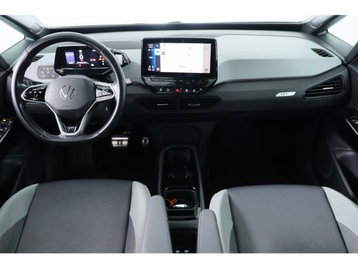 Volkswagen ID.3 First Plus 58 kWh | LED | Cruise Adaptive | Trekhaak | Navi | Stoelverwarming | Clima | Camera | ... ActivLease financial lease