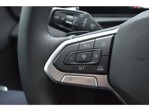 Volkswagen T-Roc 1.5 eTSI 115PK DSG-7 Life First Edition | 20 INCH MET ALL SEASONBANDEN | STOEL + STUURVERW. | LED... ActivLease financial lease