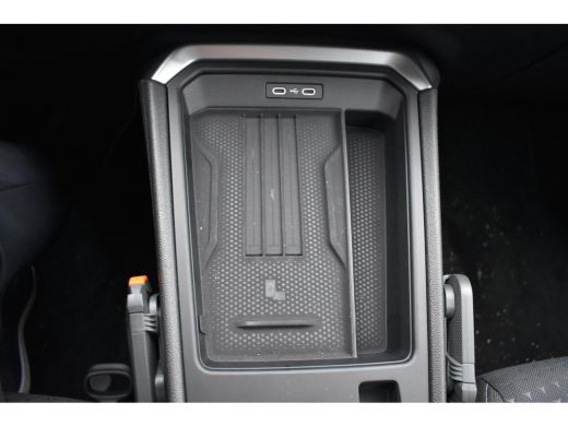 Volkswagen T-Roc 1.5 eTSI 115PK DSG-7 Life First Edition | 20 INCH MET ALL SEASONBANDEN | STOEL + STUURVERW. | LED... ActivLease financial lease