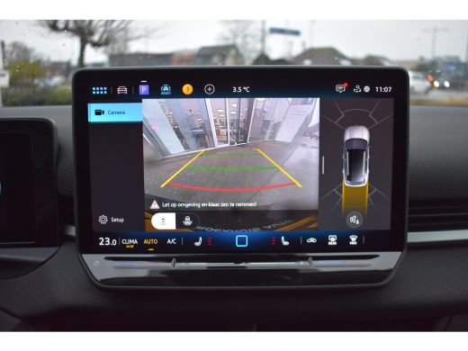 Volkswagen T-Roc 1.5 eTSI 115PK DSG-7 Life First Edition | 20 INCH MET ALL SEASONBANDEN | STOEL + STUURVERW. | LED... ActivLease financial lease