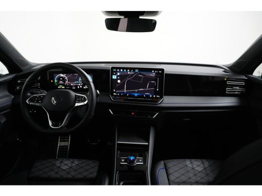 Volkswagen Tiguan R-line 1.5 eHybrid 272 pk 6-DSG | Panoramadak | Wegklapbare trekhaak | Dodehoek | ActivLease financial lease