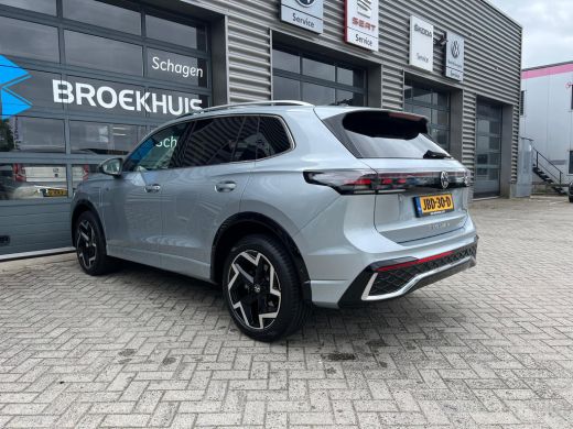 Volkswagen Tiguan R-line 1.5 eHybrid 272 pk 6-DSG | Panoramadak | Wegklapbare trekhaak | Dodehoek | ActivLease financial lease