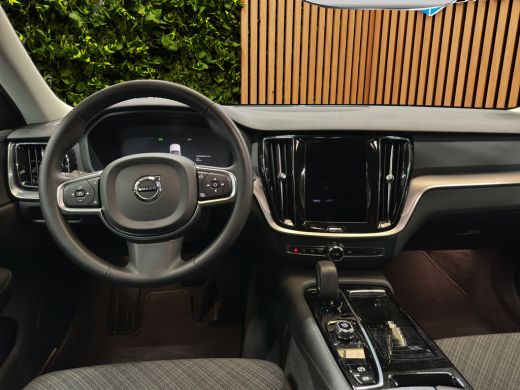 Volvo  V60 2.0 T6 Plug-in hybrid AWD Core Bright | Camera | CarPlay | Keyless | Navi ActivLease financial lease