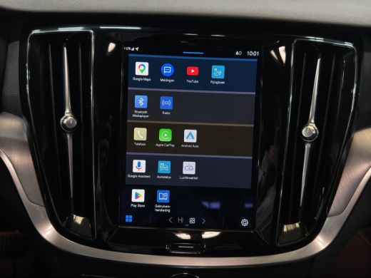 Volvo  V60 2.0 T6 Plug-in hybrid AWD Core Bright | Camera | CarPlay | Keyless | Navi ActivLease financial lease