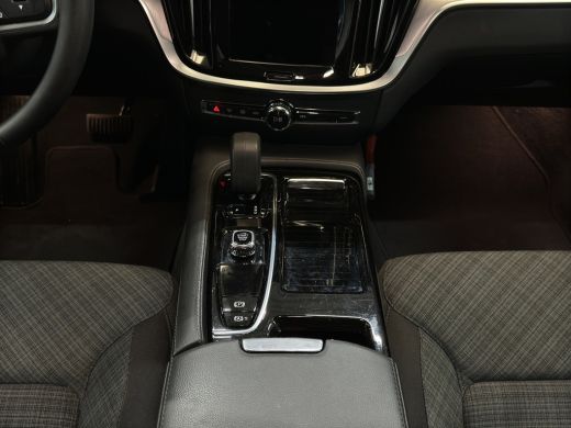 Volvo  V60 2.0 T6 Plug-in hybrid AWD Core Bright | Camera | CarPlay | Keyless | Navi ActivLease financial lease