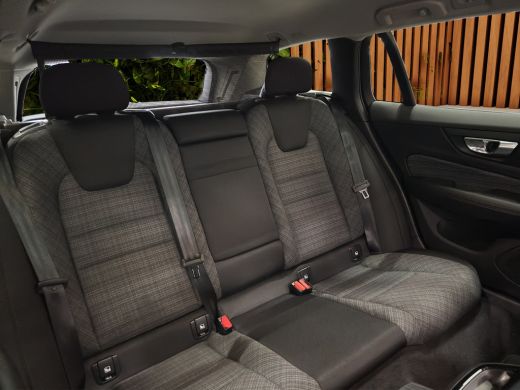 Volvo  V60 2.0 T6 Plug-in hybrid AWD Core Bright | Camera | CarPlay | Keyless | Navi ActivLease financial lease