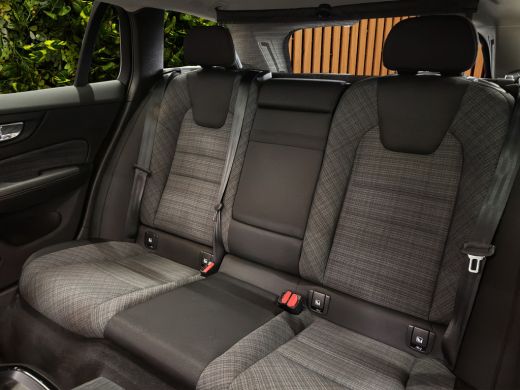 Volvo  V60 2.0 T6 Plug-in hybrid AWD Core Bright | Camera | CarPlay | Keyless | Navi ActivLease financial lease